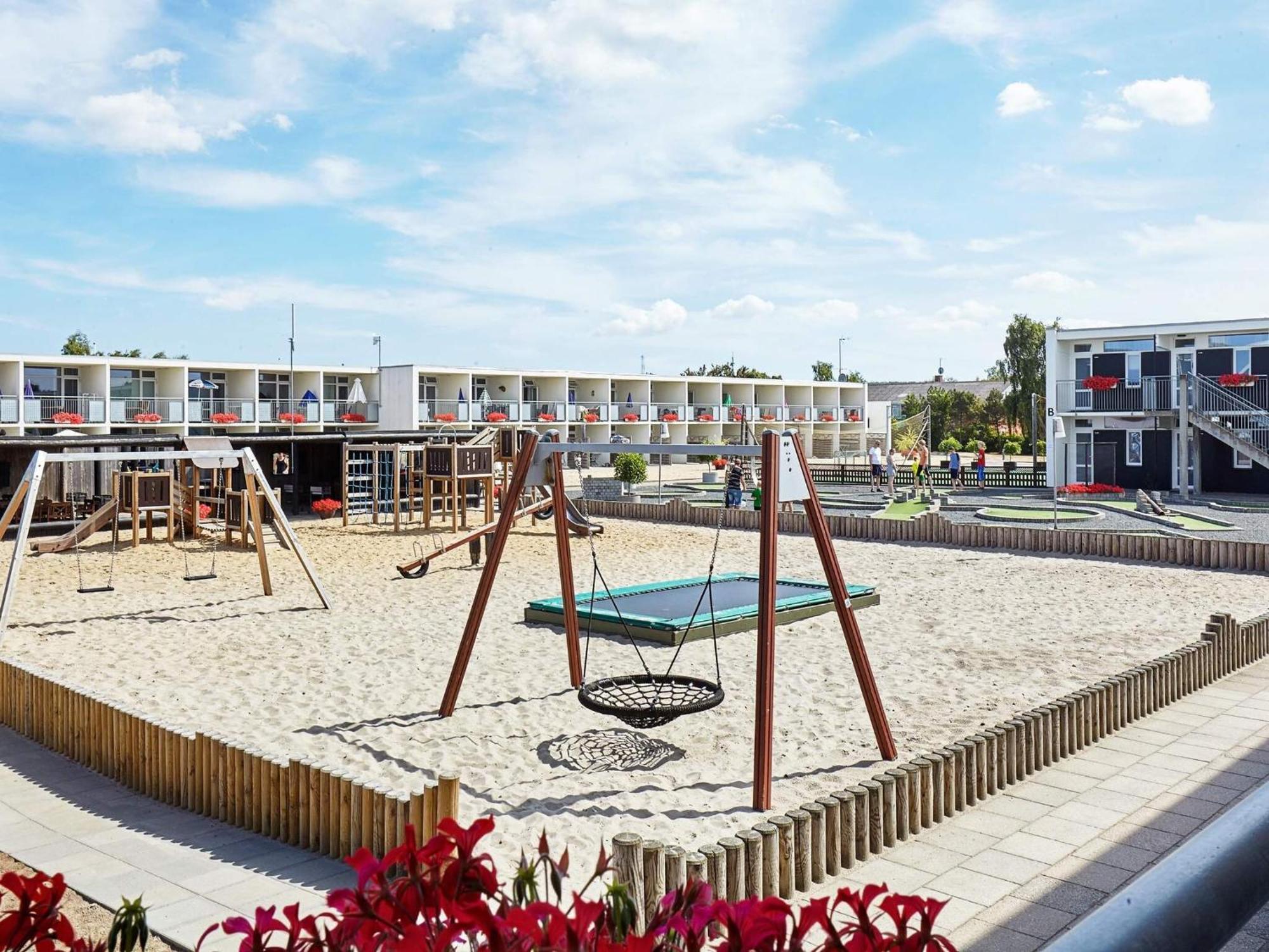 4 Person Holiday Home On A Holiday Park In Glesborg Exteriör bild